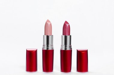 açık renkli kırmızı ruj