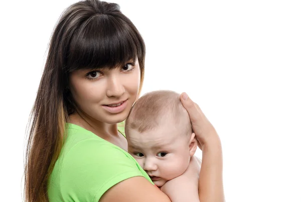 Joven madre abrazando a su bebé — Foto de Stock