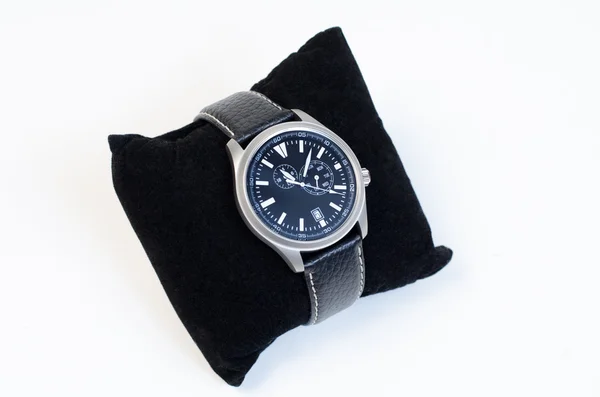 Reloj de pulsera en la almohada —  Fotos de Stock