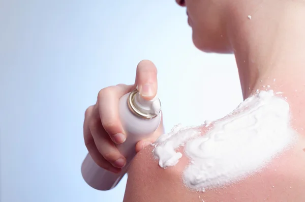 Young woman applies cream on the burned skin — Stock Photo, Image