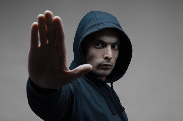 Человек в тени