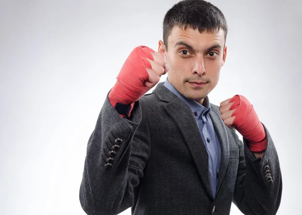 Uomo d'affari in bende da boxe pronto per la battaglia — Foto Stock