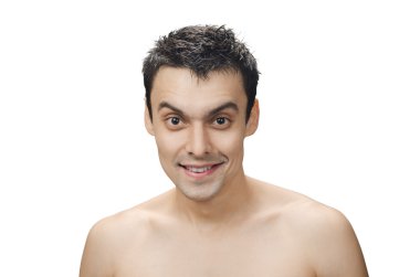 Dağınık saçlı genç adam