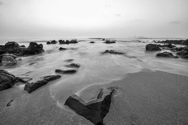 Beach Sunrise Pomalým Režimem Rychlosti Závěrky Kameře Pro Vodní Kouř — Stock fotografie