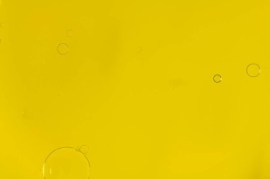 Mavi renkli suyla mavi gıda rengini karıştıran bir balonun soyut Makro Fotoğrafı. Boş boşluklu makro balon fotoğrafçılığı