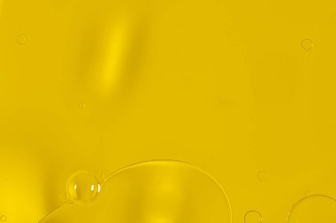 Mavi renkli suyla mavi gıda rengini karıştıran bir balonun soyut Makro Fotoğrafı. Boş boşluklu makro balon fotoğrafçılığı