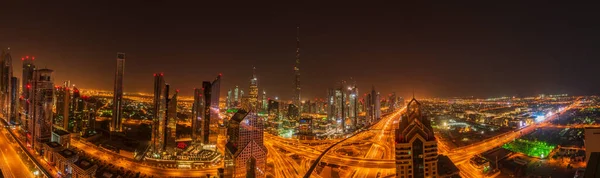 Fantástico Horizonte Panorámico Nocturno Con Rascacielos Iluminados Perspectiva Azotea Del —  Fotos de Stock