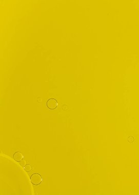 Mavi renkli suyla mavi gıda rengini karıştıran bir balonun soyut Makro Fotoğrafı. Boş boşluklu makro balon fotoğrafçılığı