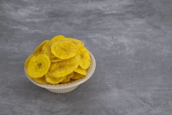 Patatine Alla Banana Fette Disidratate Banane Fresche Come Sfondo Alimentare — Foto Stock