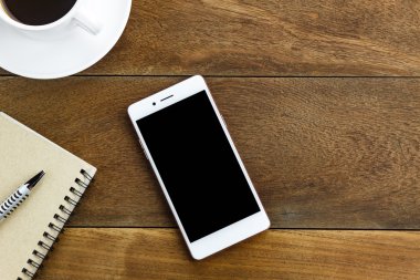 kalem, not kağıdı, kahve, smartphone ya da cep telefonu.