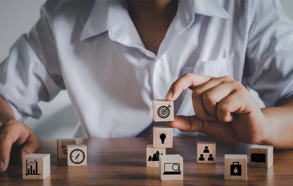 Mano Adulto Asiático Hombre Celebración Dardo Icono Tablero Bloque Cubo — Foto de Stock