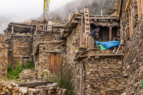 Small village in the mountains, at Annapurnas — Stock Photo, Image