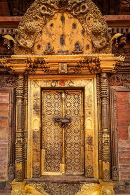 Büyük altın kapı, Nepal