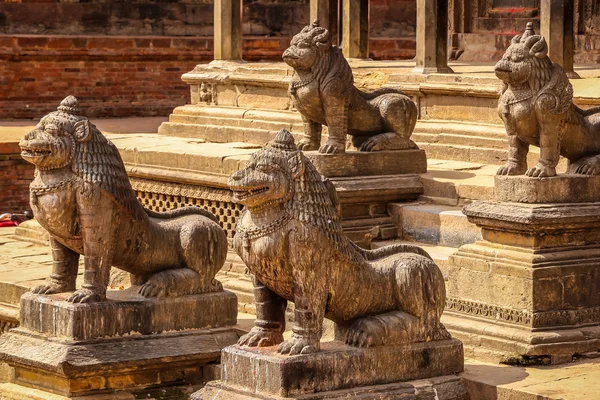 Lions at temple — Stock Photo, Image