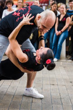 Bir Festival sırasında sokakta dansçı