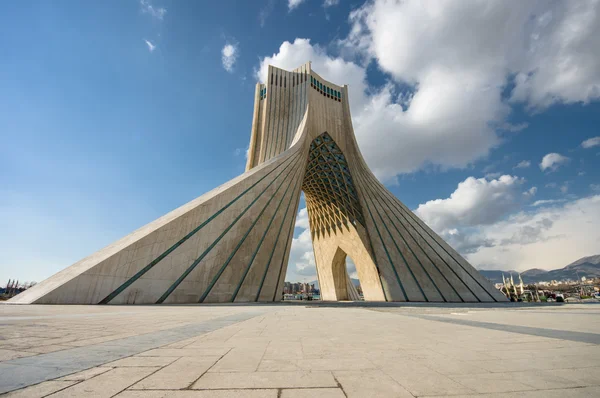 Torre Azadi en Teherán, Irán — Foto de Stock