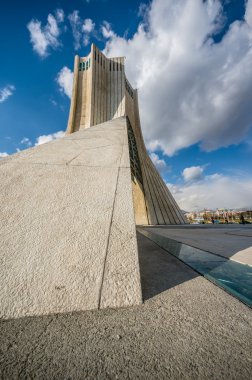 Tahran, İran'ın Azadi Kulesi