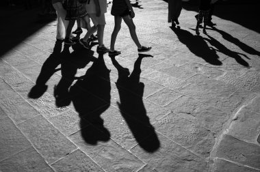 Floransa, İtalya kaldırım taşı kaldırım kadar yürüyen turist