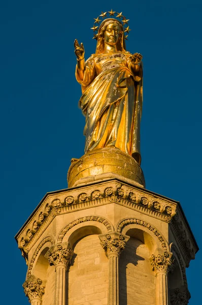 성모 마리아의 동상입니다. 아비뇽, 프랑스 — 스톡 사진