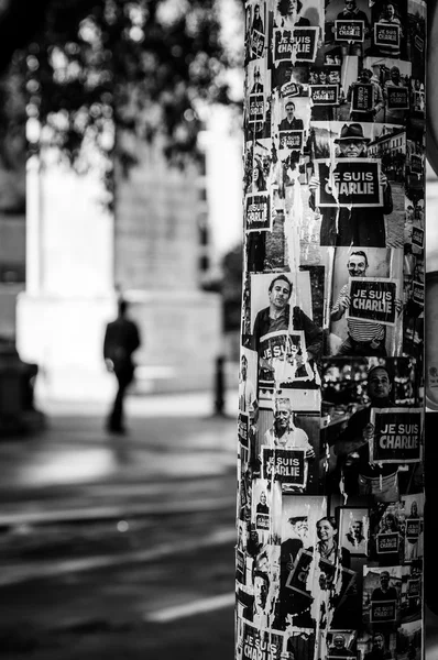 Je suis Charlie affisch på en lyktstolpe — Stockfoto