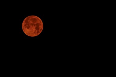 kırmızı renk kırmızı dolunay bloodmoon olarak da bilinir