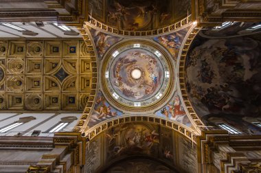 Kilise iç, Assisi, İtalya