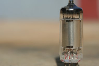 Radyo lambası amplifikatörü. Elektronik vakum tüpü.
