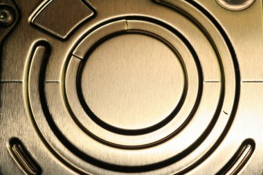 Sabit disk üst kapağı izole