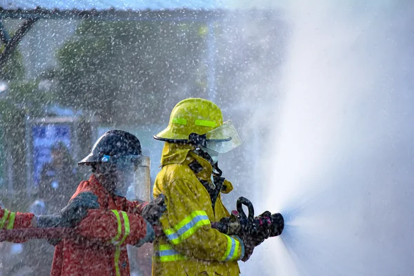 Обучение пожарных — стоковое фото