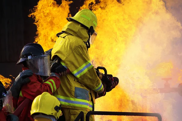 Обучение пожарных — стоковое фото