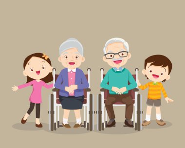 Büyükannem ve büyükbabam torunlarıyla birlikte tekerlekli sandalyede oturuyor. Küçük oğlan, genç kız ve mutlu yaşlılar tekerlekli sandalyede mutlu olun.. 