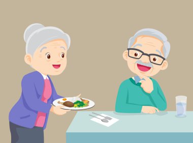 Yaşlı kadın yaşlı adama yemek servisi yapıyor, sevimli büyükanne büyükbabaya yemek servisi yapıyor, aile yemek yapmayı seviyor..