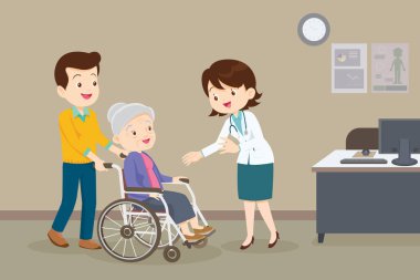 Doktor ve tekerlekli sandalyedeki yaşlı kadın, Doktor tekerlekli sandalyesindeki hastayı kontrol ediyor. Adam büyükanneyi tekerlekli sandalyeye oturttu.