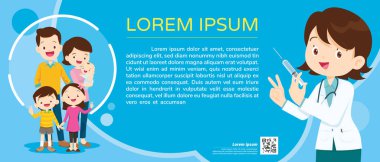 Doktor Tutma Şırıngası ve ailesi virüsü önlemek için koruyucu maske takıyor. Anne Kız Oğlu cerrahi maske takıyor. Enjeksiyon Aşılama Konsepti.
