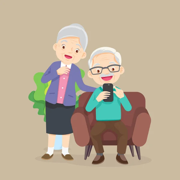Yaşlı Bir Adam Kadın Kanepede Oturuyor Oturma Odasında Telefona Bakıyor — Stok Vektör