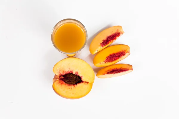 Peach juice on a white background. — Stock Photo, Image