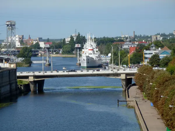 Blick auf den Fluss Pregel in Kaliningrad — Stockfoto