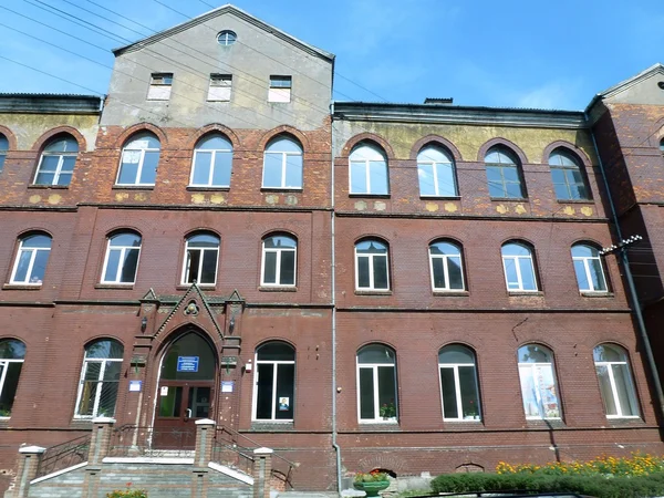 École à Tcherniakhovsk (ancienne Insterburg ) — Photo