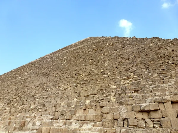 Uma visão incomum da pirâmide de Cheops — Fotografia de Stock