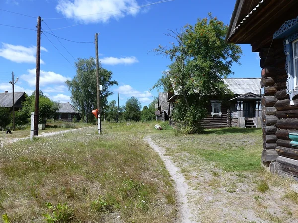 Byn gatan solig dag — Stockfoto