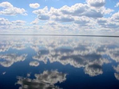 Su yüzeyinin büyülü özellikleri