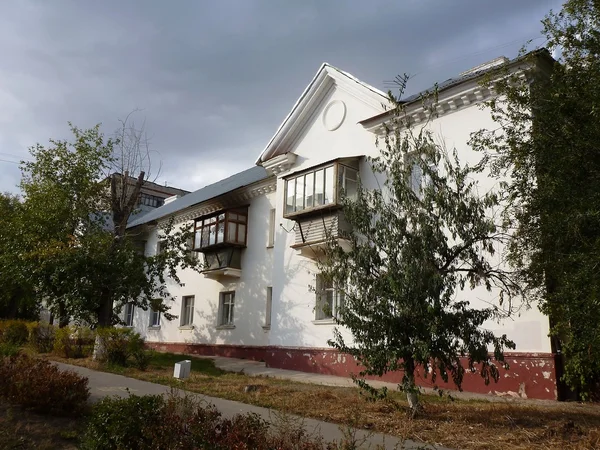 Жилой дом в городе Тольятти — стоковое фото