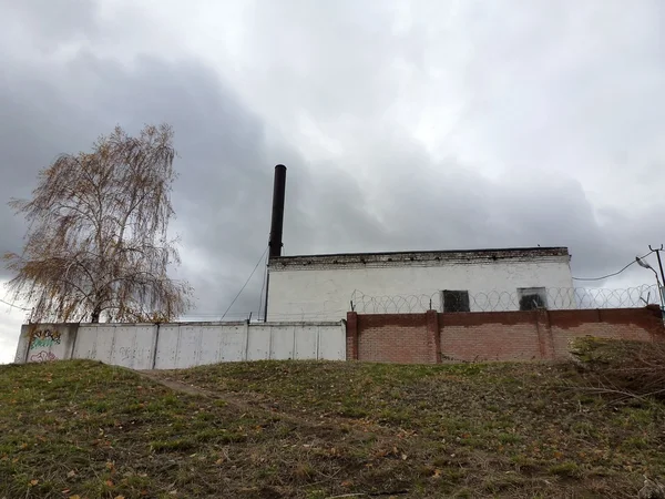 On the bottom of the water intake building — Stock Photo, Image