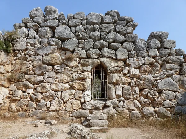 Las ruinas del muro de la fortaleza — Foto de Stock