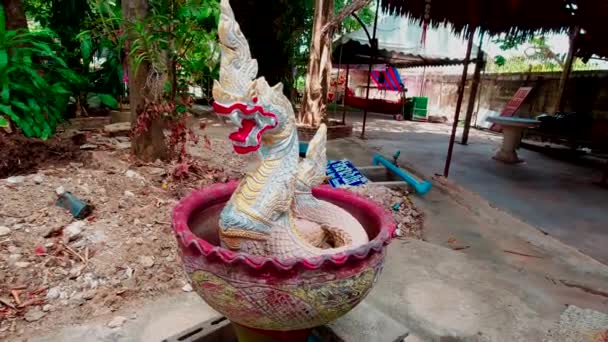 Drakenslang in Wat Samphran Dragon Temple, provincie Sam Phran Thailand — Stockvideo