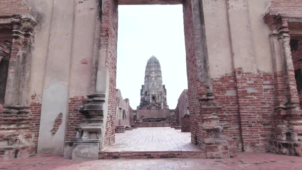 Templo Wat Ratchaburana Ayutthaya, Tailandia — Vídeo de stock