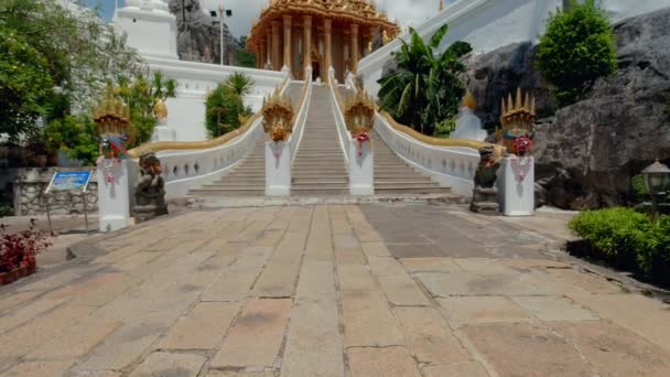 Templo de Wat Phra Phutthabat en el distrito de Phra Phutthabat, Saraburi, Tailandia — Vídeo de stock