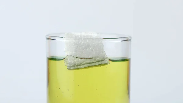 Styrofoam Floats Olive Oil Demonstration Density Experiment Liquid Science Concept — Stock Photo, Image