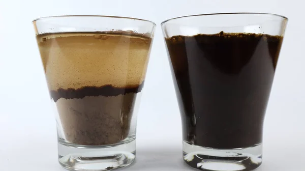 Hydrofobe Experiment Met Cacaopoeder Het Glas Links Hydrofiel Koffie Het — Stockfoto