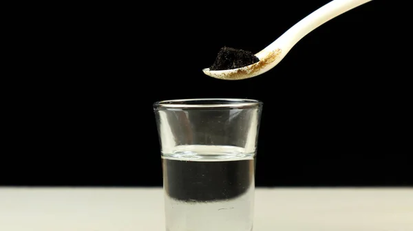 Chemisch Experiment Het Mengen Van Kaliumpermanganaat Kmno4 Een Glas Met — Stockfoto